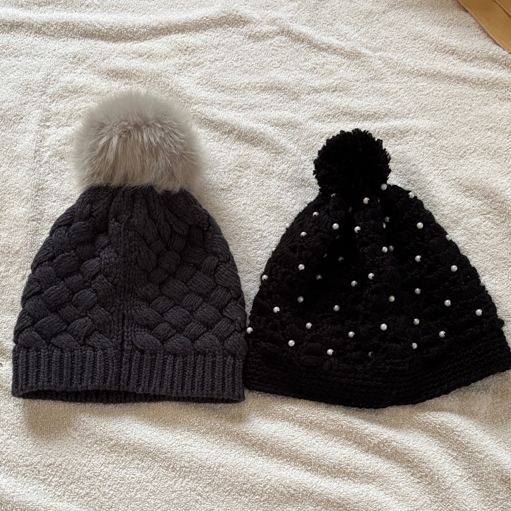 Elegant Knit Beanie Set with Pom-Poms - Gray and Black